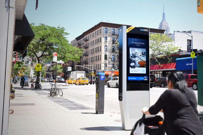 how-a-smart-wi-fi-hub-could-change-tech-access-and-city-advertising