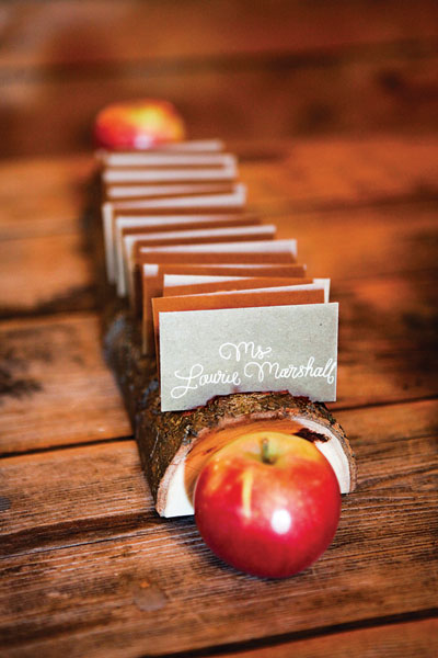 barn-wedding-apple-escort-cards