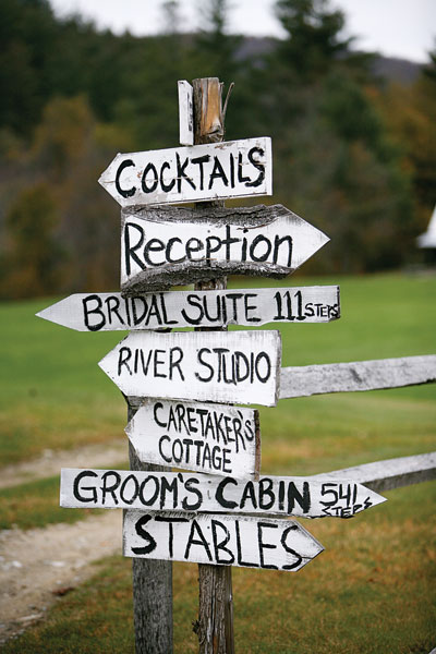 barn-wedding-signs