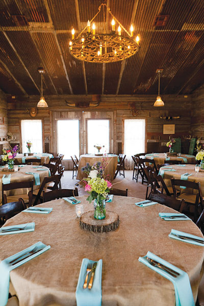 barn-wedding-table-color-palette