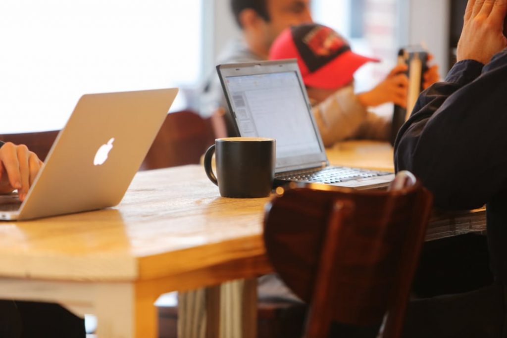 coworking-laptop-table-design-inspiration-for-office