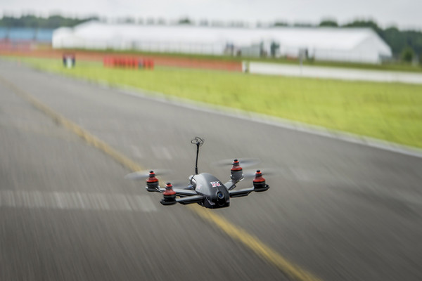drone-racing-nissan-115mph-tech-geek