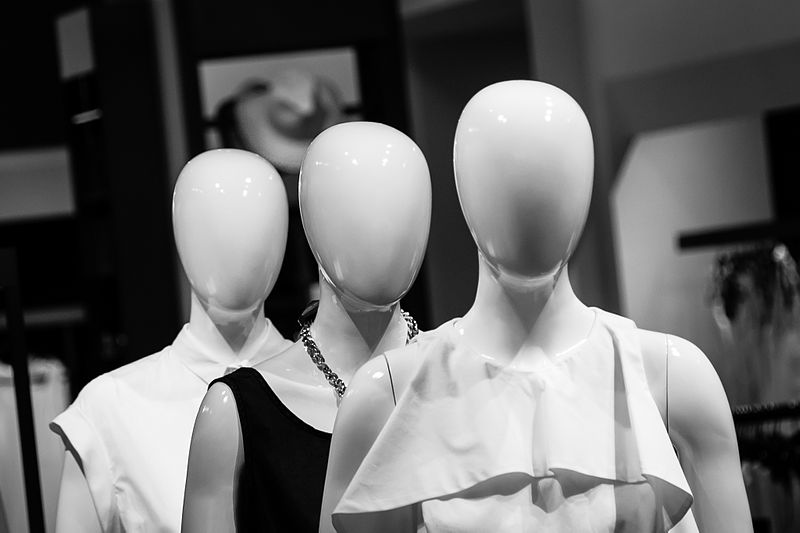 faceless-brand-slenderman-maniquins