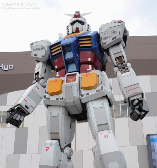 large gundam statue