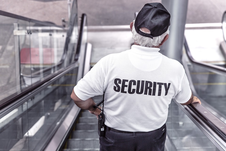 security-guard-improve-your-business-privacy