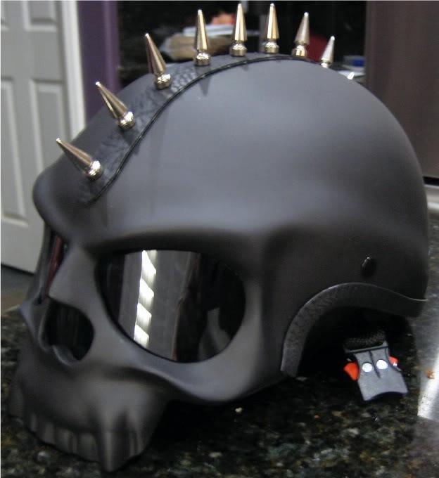 spiked-skull-black-motorcycle-helmet-design