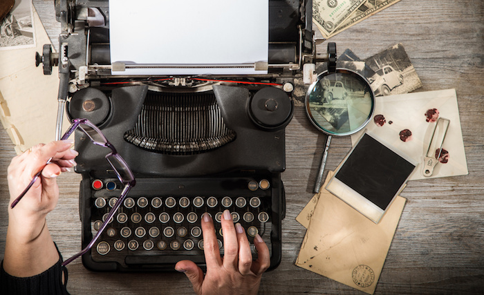 macchina da scrivere vintage in azione