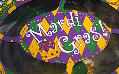 febpix-sebastian-and-king-cake-017 Looks like a party in a box! Cannot wait to digg in!